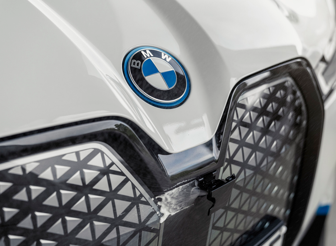 延续"大鼻孔",内饰靠拢奔驰,宝马新旗舰suv,你受得了吗?