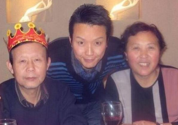 李玉刚:梦中梦见了父亲!醒了,一行热泪,跪地:爸爸,我想你了