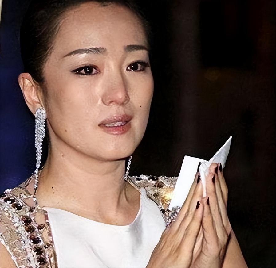 回顾巩俐嫁70岁法国老头甘愿成为他第四任妻子她在追求什么