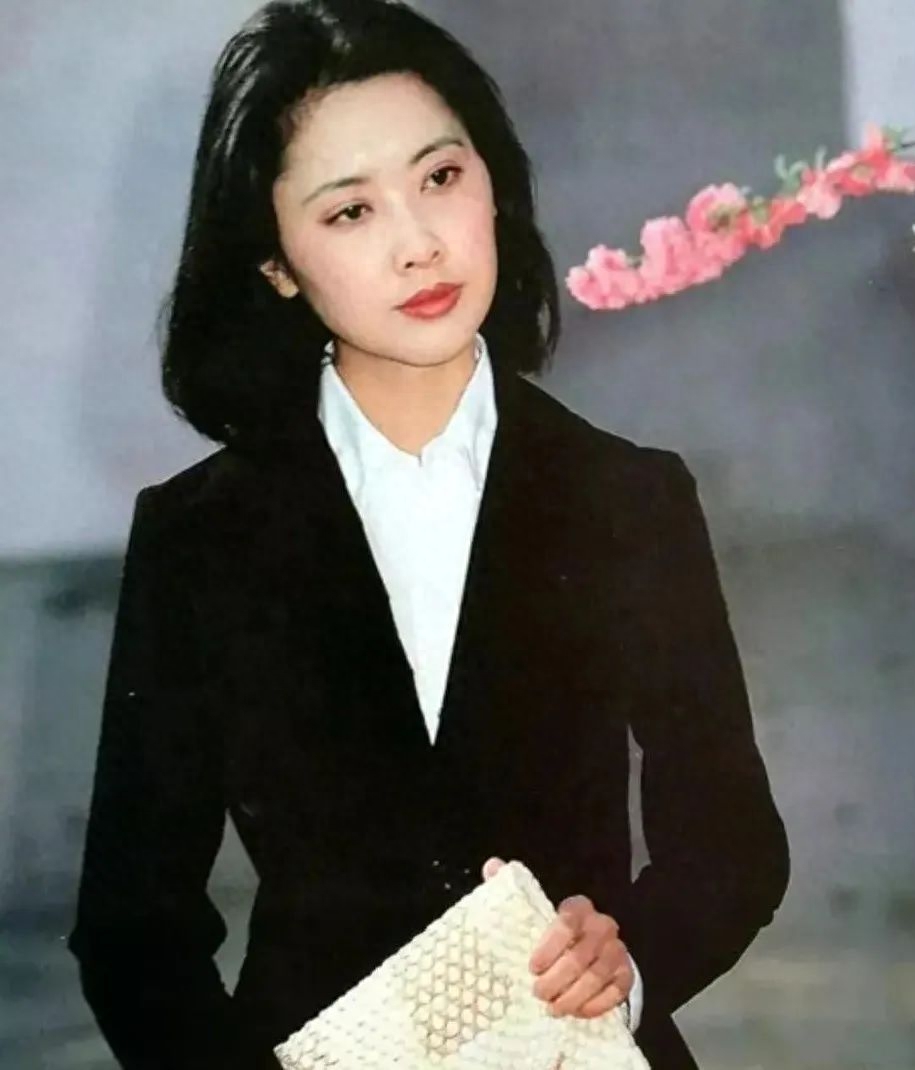 回顾女儿国国王朱琳嫁工人老公共度43年71岁依旧丁克无子女