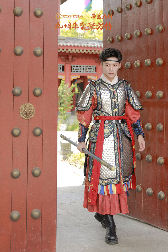 汉服圈"锦衣团"|古代小说里的男主都有了脸,你喜欢哪一个?