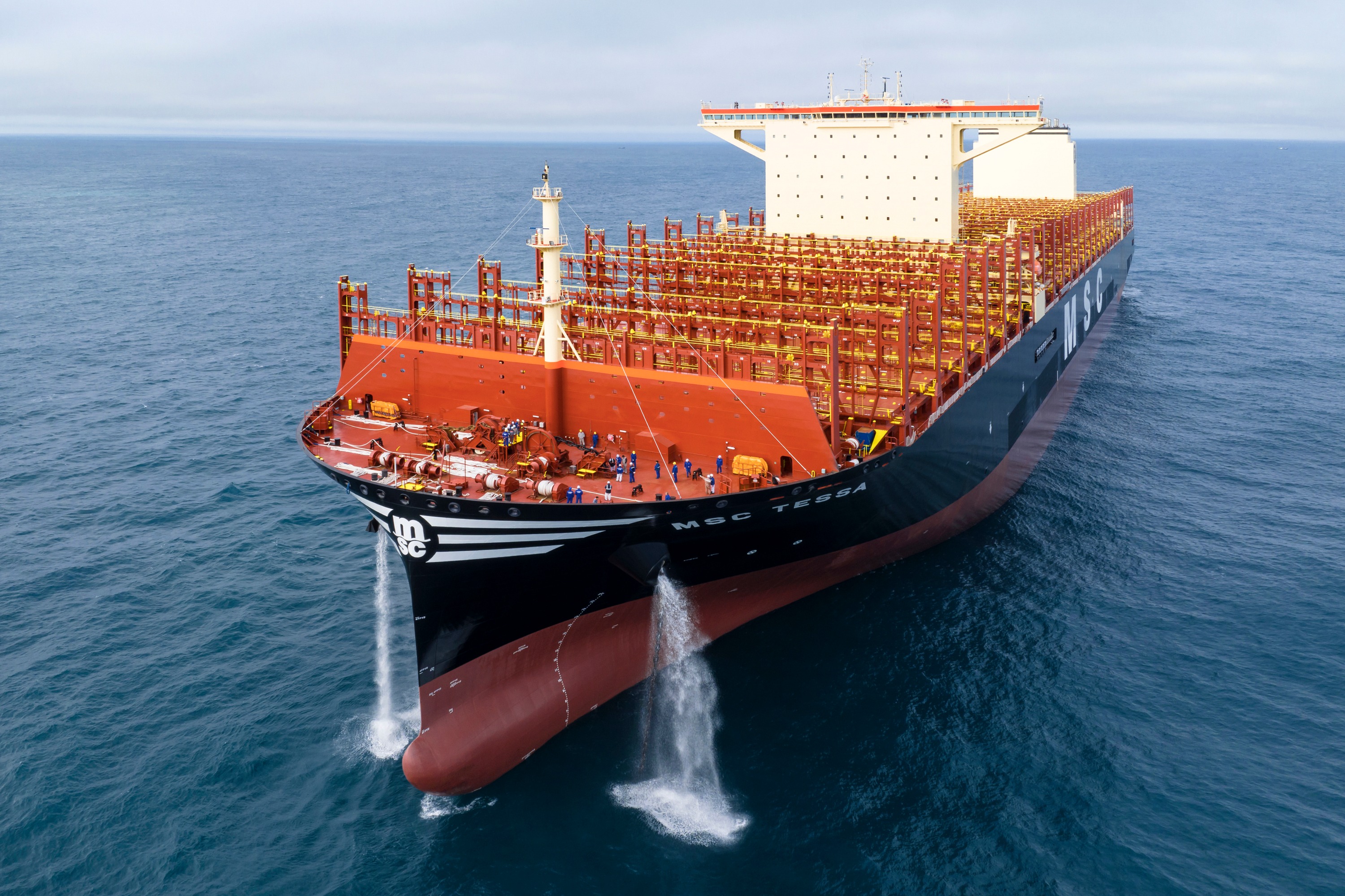 海上带货王刷新记录,全球最大级别集装箱船交付