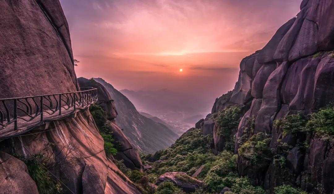 江西上饶:十一月的灵山(图)