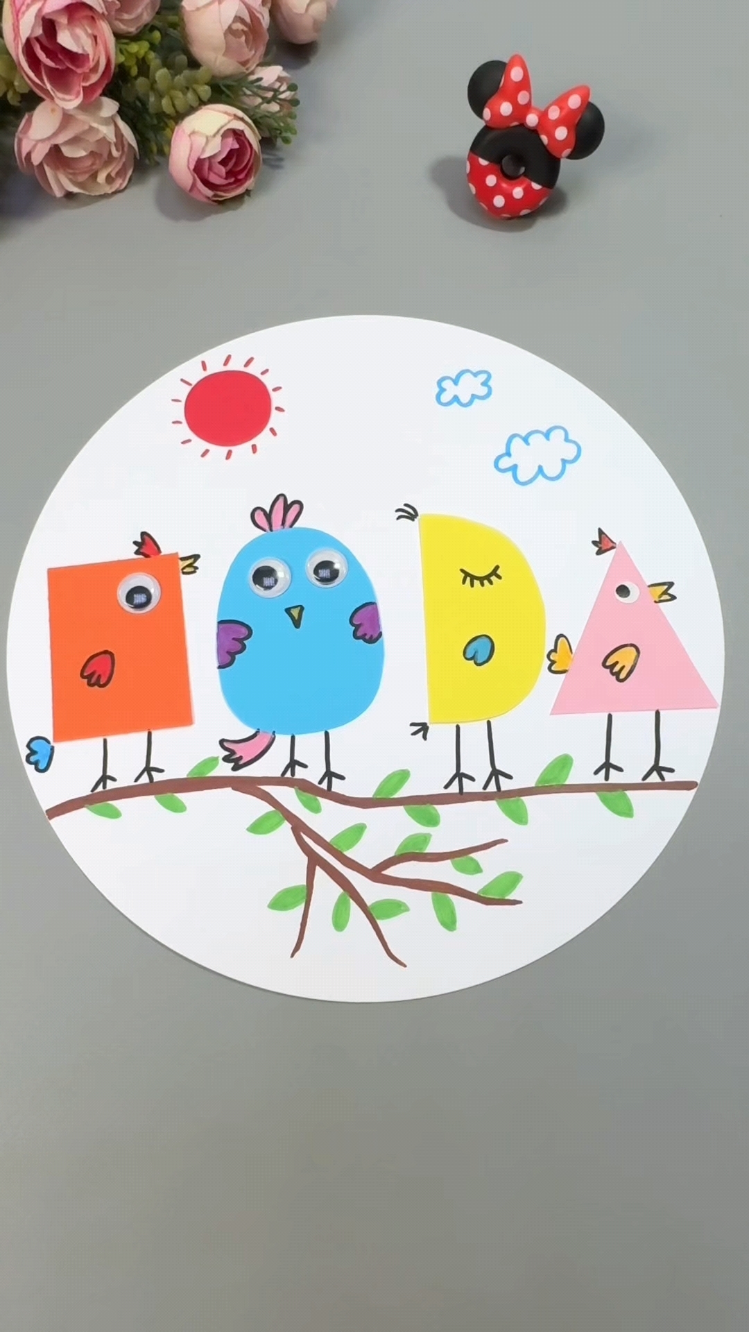 把彩纸剪成几何图形,做《可爱的小鸟》创意贴画吧!