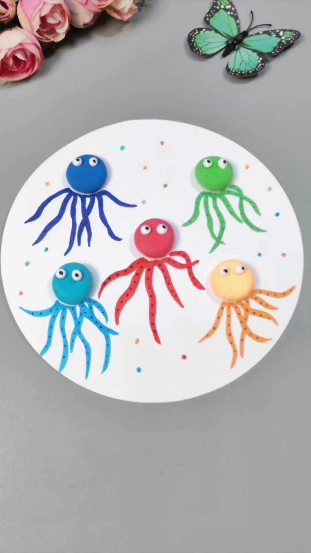 简单可爱的粘土小章鱼,适合三岁以上宝宝,锻炼手部精细动作.