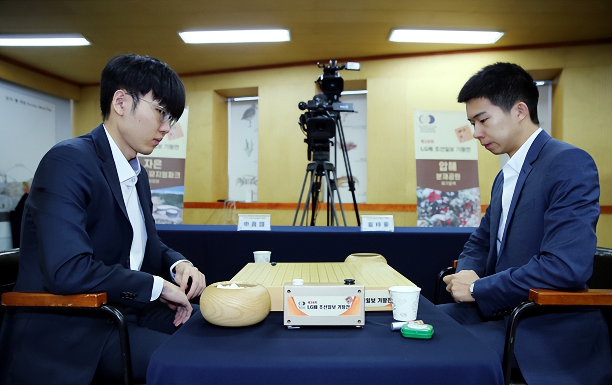 11围棋赛事:lg杯8强战辜梓豪不敌申真谞,王星昊负卞相壹