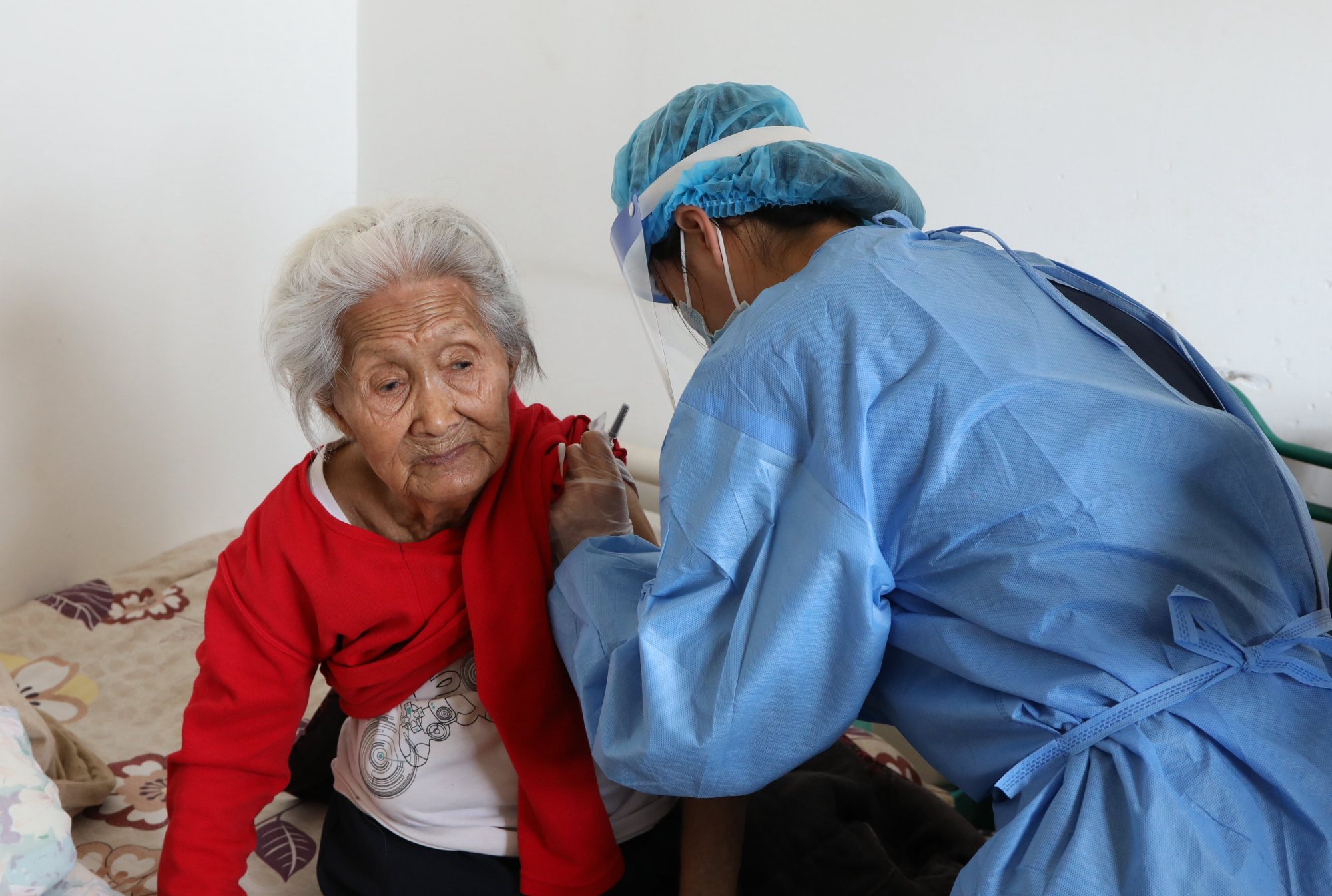 门头沟百岁老人主动接种新冠疫苗第一针