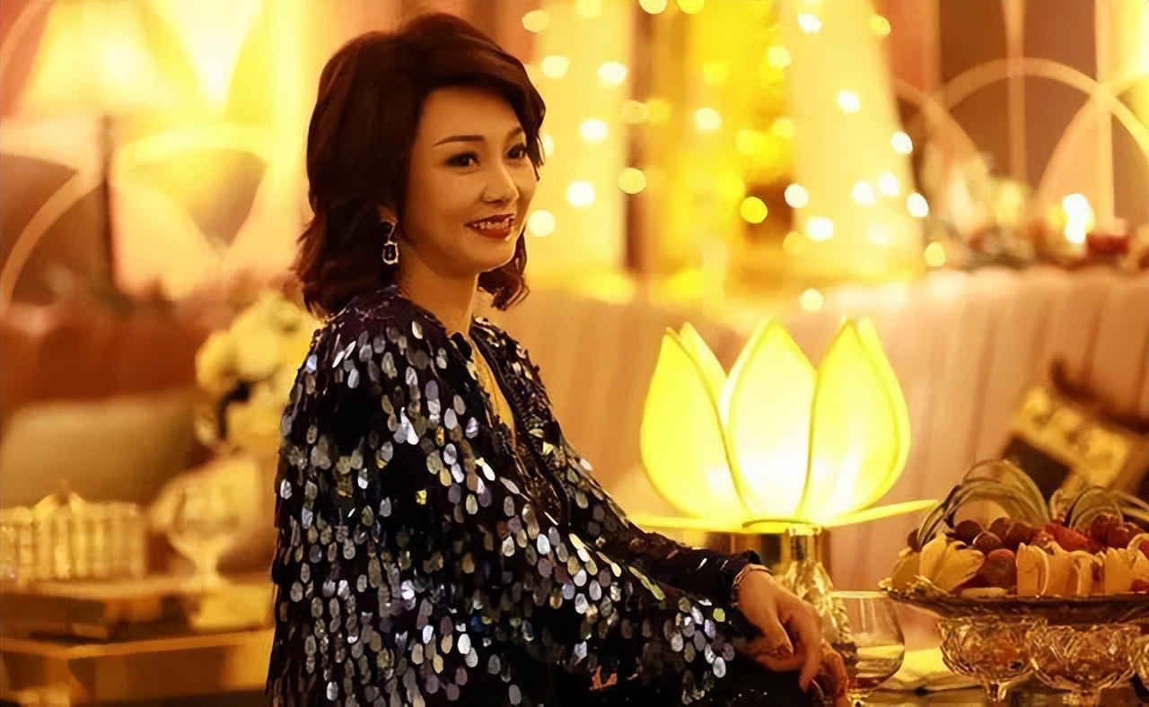 知名港星颜仟汶自曝紧急入院!身上多处红肿,曾演风月片被人熟知