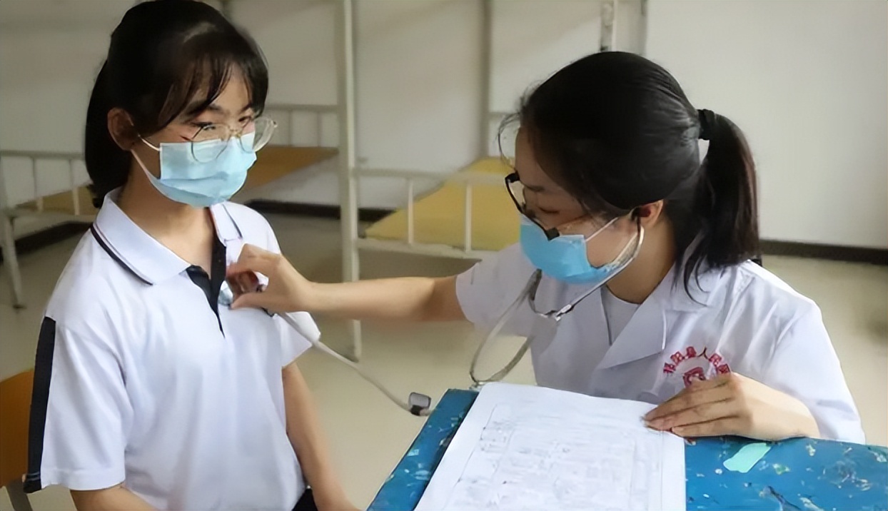 高考体检还要"脱内裤"?学生难以接受,往届生:还有更离谱的