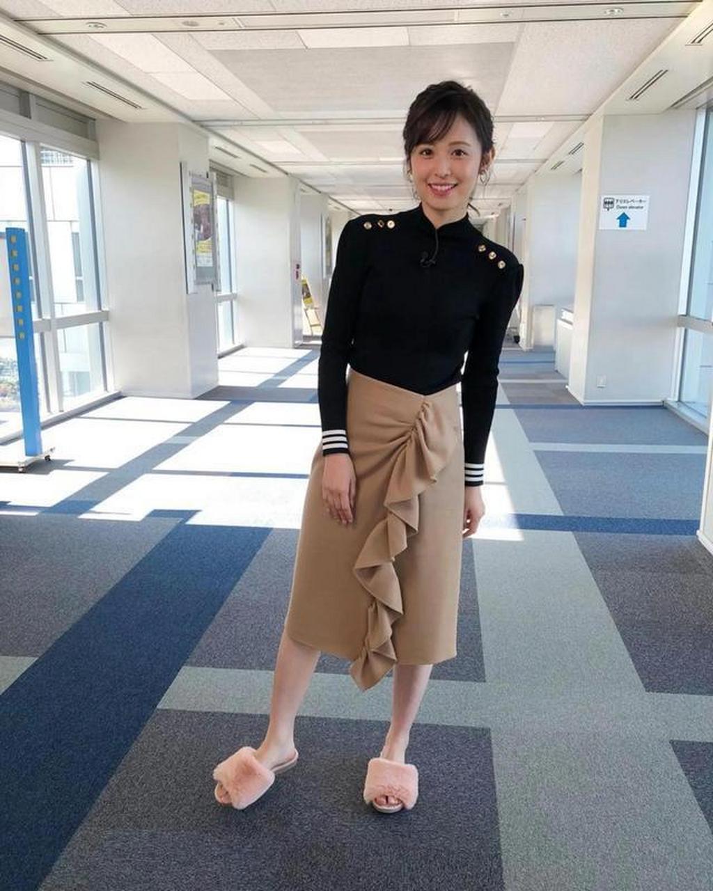 杜兰特认为nba最美的是渡边雄太的妻子(左图) 库里认为最美的是她的