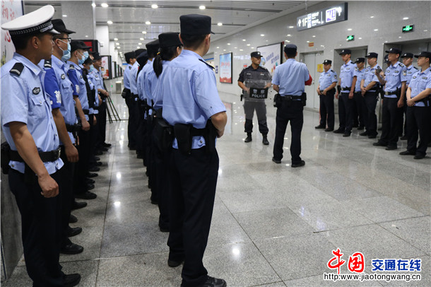 多警种齐聚枣阳火车站开展警务实战训练