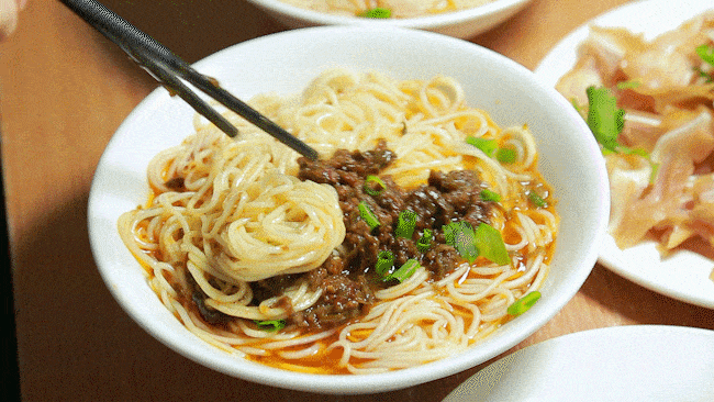 襄阳食客主动催开门开在红光路的这家酸浆面究竟有什么魔力