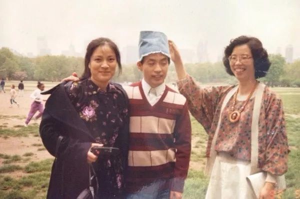 魂断激流岛:"巨婴"顾城和"圣母"谢烨的爱情悲剧