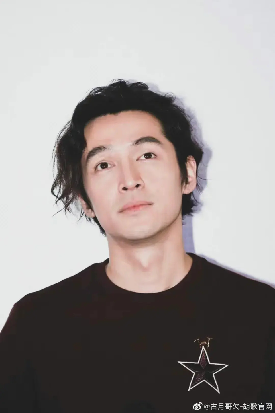 不红了?胡歌被嘲数月,零片酬出演遭质疑,究竟错在哪