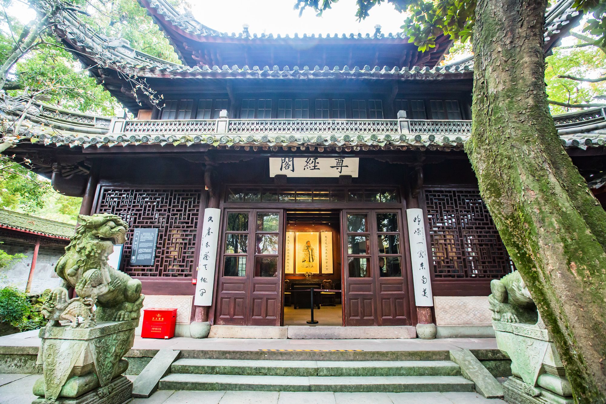 宁波天一阁,中国现存最早的私家藏书楼,历经400多年的传奇