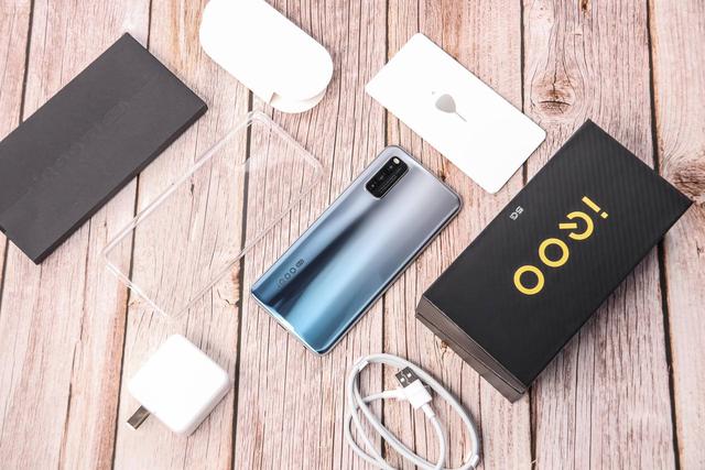 iqoo z1开箱,还有那味吗