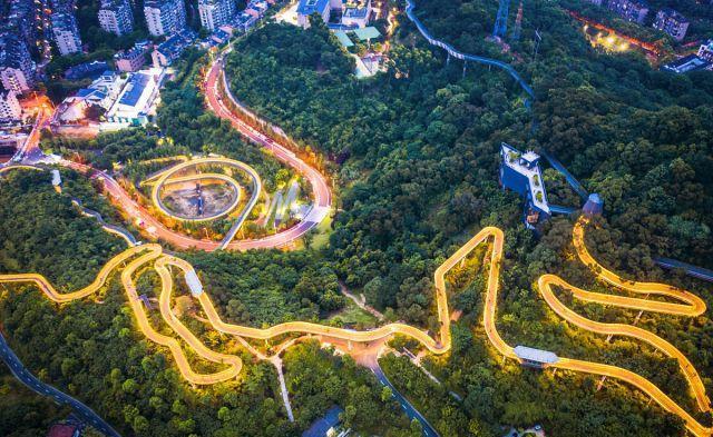 惊艳!福州福道华灯初现,如"金丝带"环绕山间
