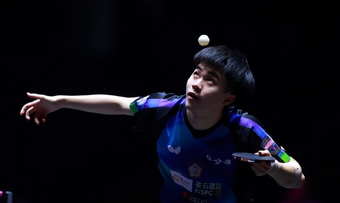 张本智和1-3败给林昀儒,无缘四强,垂头丧气,日本男乒全军覆没
