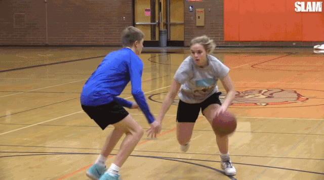 这个女生能打爆95%球友