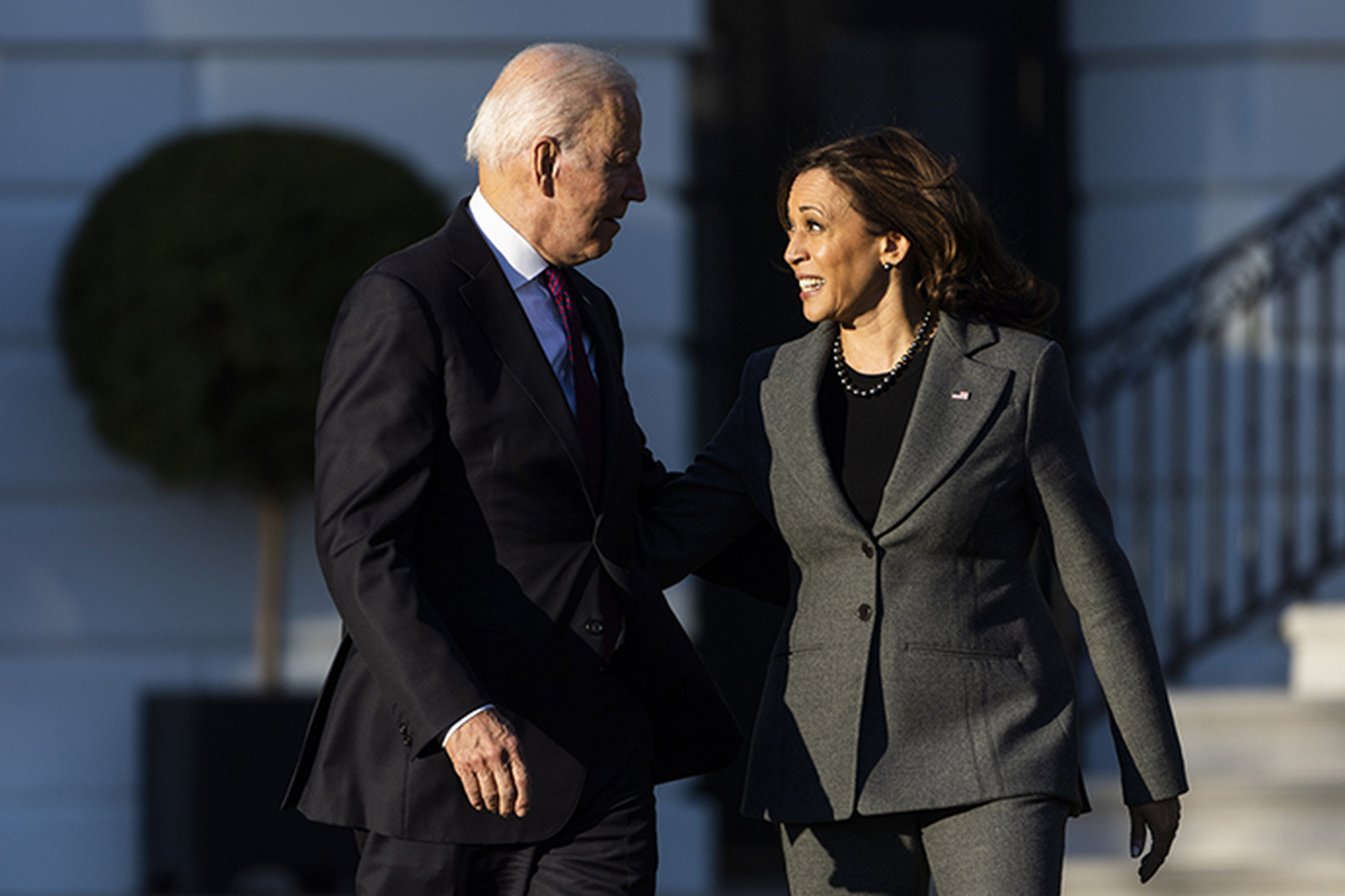 美国副总统哈里斯表示,如果拜登在明年大选中获胜,将来出现身体状况不