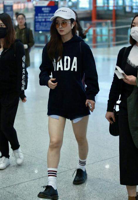 头大手短,身材五五分?这些女星,单看非常美,身材短板却很多