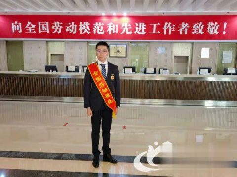 喜讯!极米科技公司创始人钟波获"全国劳动模范"表彰