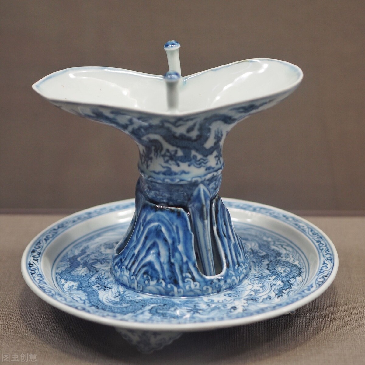 台北故宫收藏的永宣青花瓷为例,为你解密专家瓷器鉴定的过程