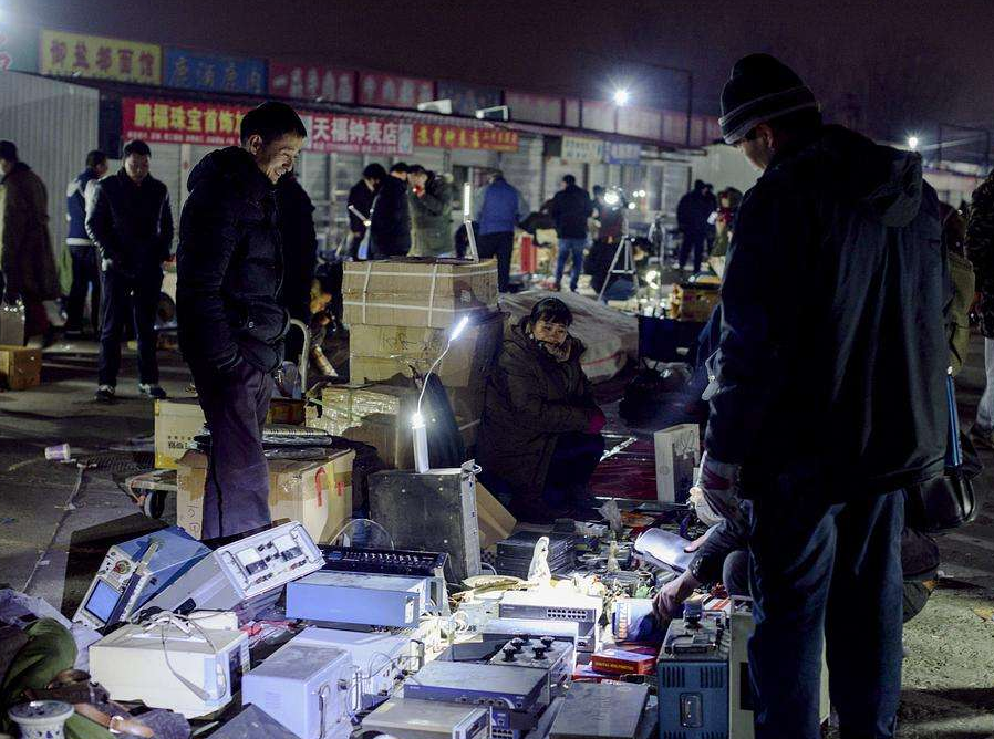 北京最"神秘"夜市,凌晨两点开张天不亮就消失,有"鬼市"之称