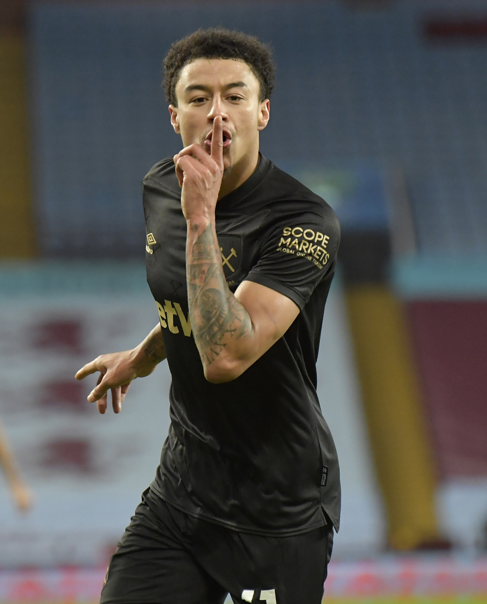 曼联帝星出租首秀梅开二度!林皇变身铁锤之王,完胜索帅青睐天才