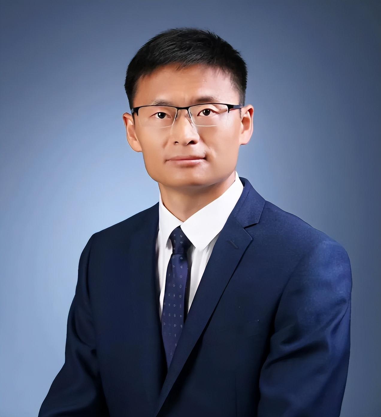 戴眼镜的教授85年出生,搬科研到太空,真厉害!