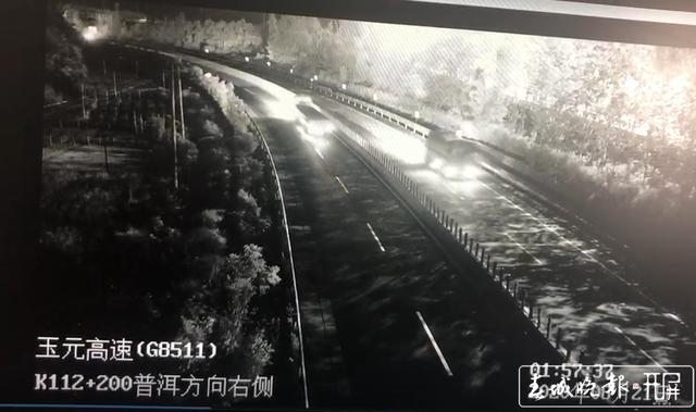 太危险!一大货车在昆磨高速逆行10多公里