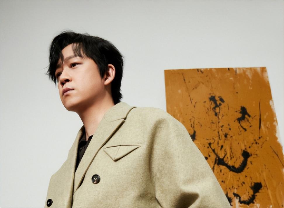 潘粤明终究没扛住名与利的诱惑