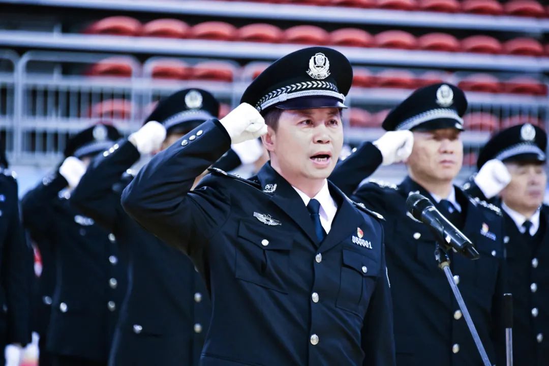 【致敬警察节】鹤岗市公安局隆重举行升警旗仪式庆祝第二个中国人民