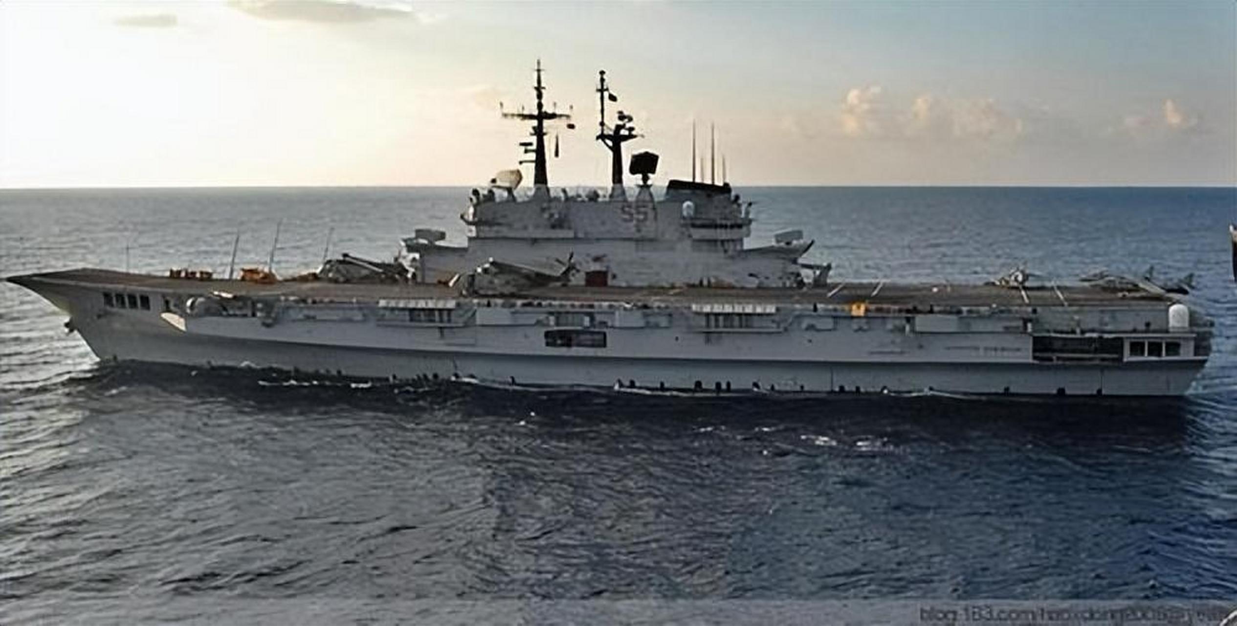 航空母舰 1艘加富尔级轻型航空母舰,主要由意大利海军装备总局和