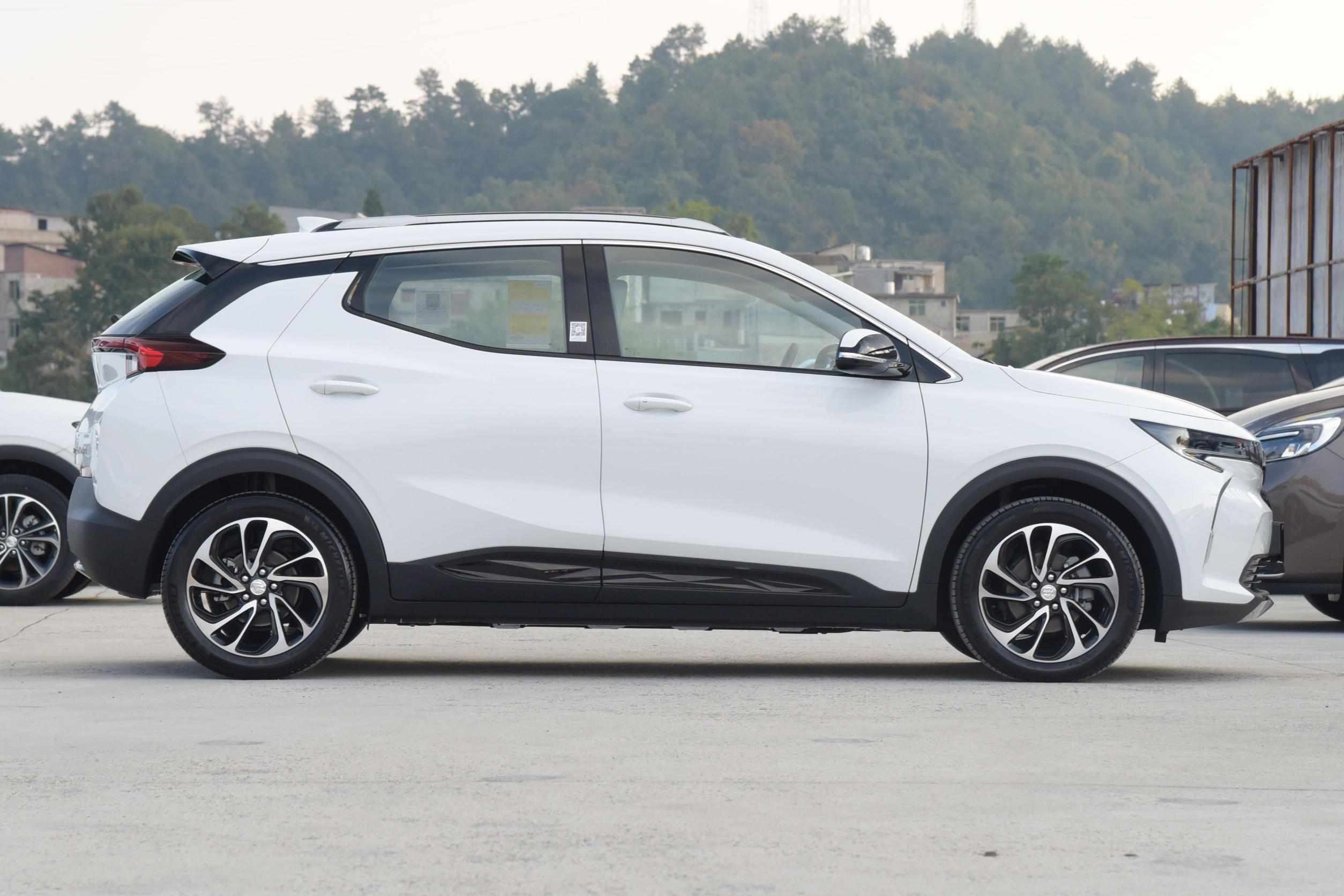 别克微蓝7的外观漂亮,纯电动小型suv,续航500km,适合通勤代步