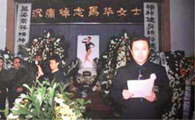 健美皇后马华:41岁病逝,丈夫将骨灰携带身旁,将军父亲抑郁而终