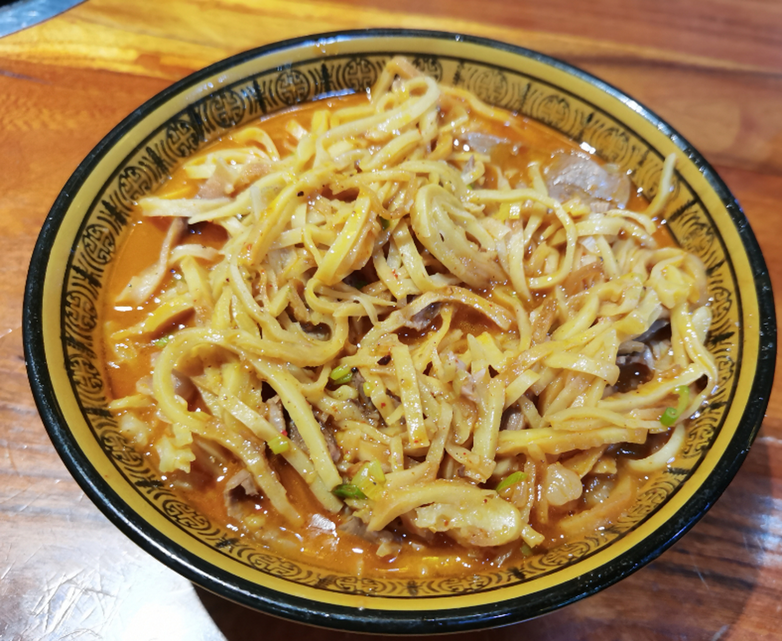 运城美食有闻喜煮饼,解州羊肉泡馍,北相羊肉胡卜,运城大盘鸡,稷山麻花