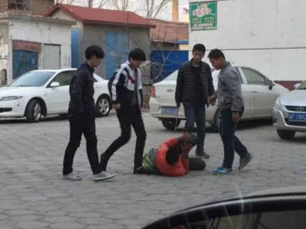 初中装"社会人"最炫的3种方式,打架a级,看到最后:都是弟弟