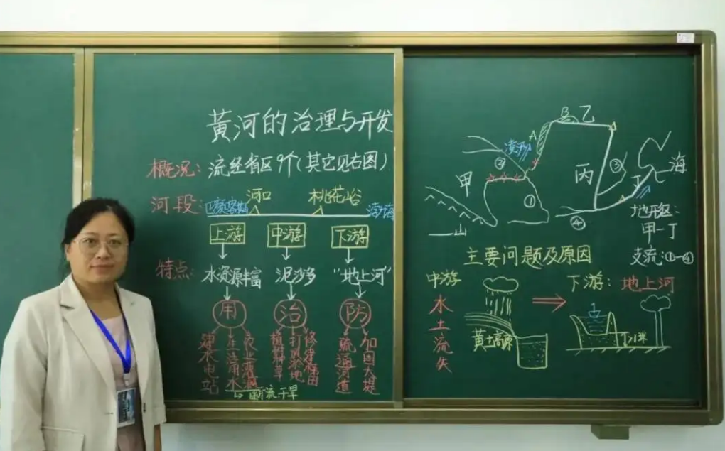 清华举办粉笔板书大赛,获奖作品被曝光,还不如小学老师写得好