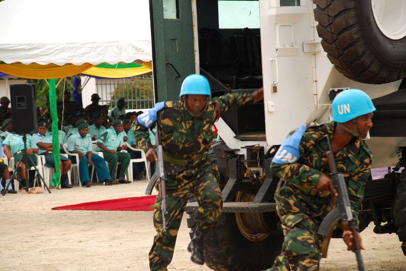 卢旺达军队惊现81式自动步枪,国民心中一代名枪,在海外深受欢迎