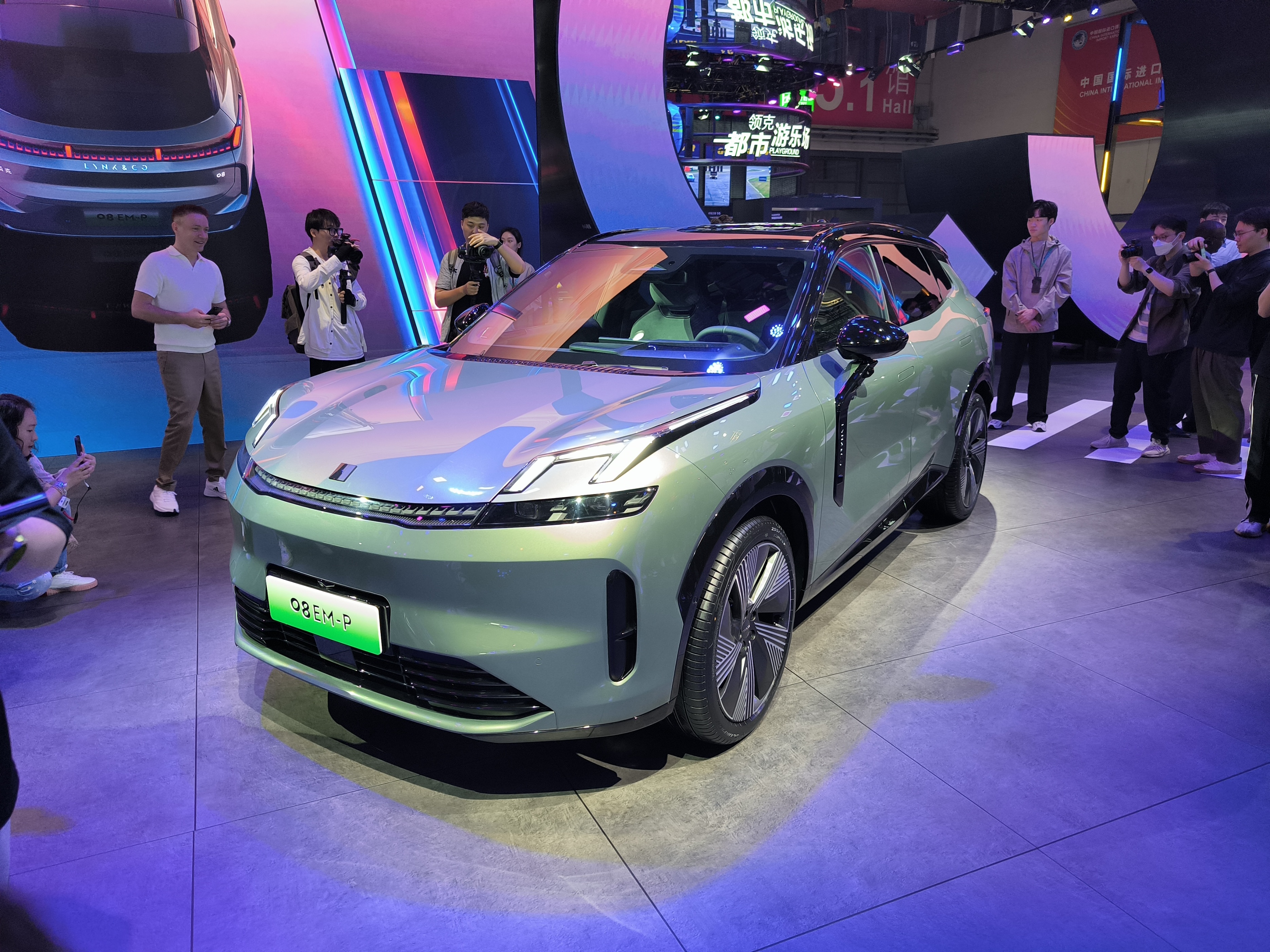 直击上海车展|领克08亮相,充电半小时,通勤一星期