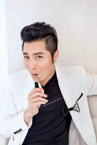 黄鹤翔:《九妹》成就其从龙套到巨星