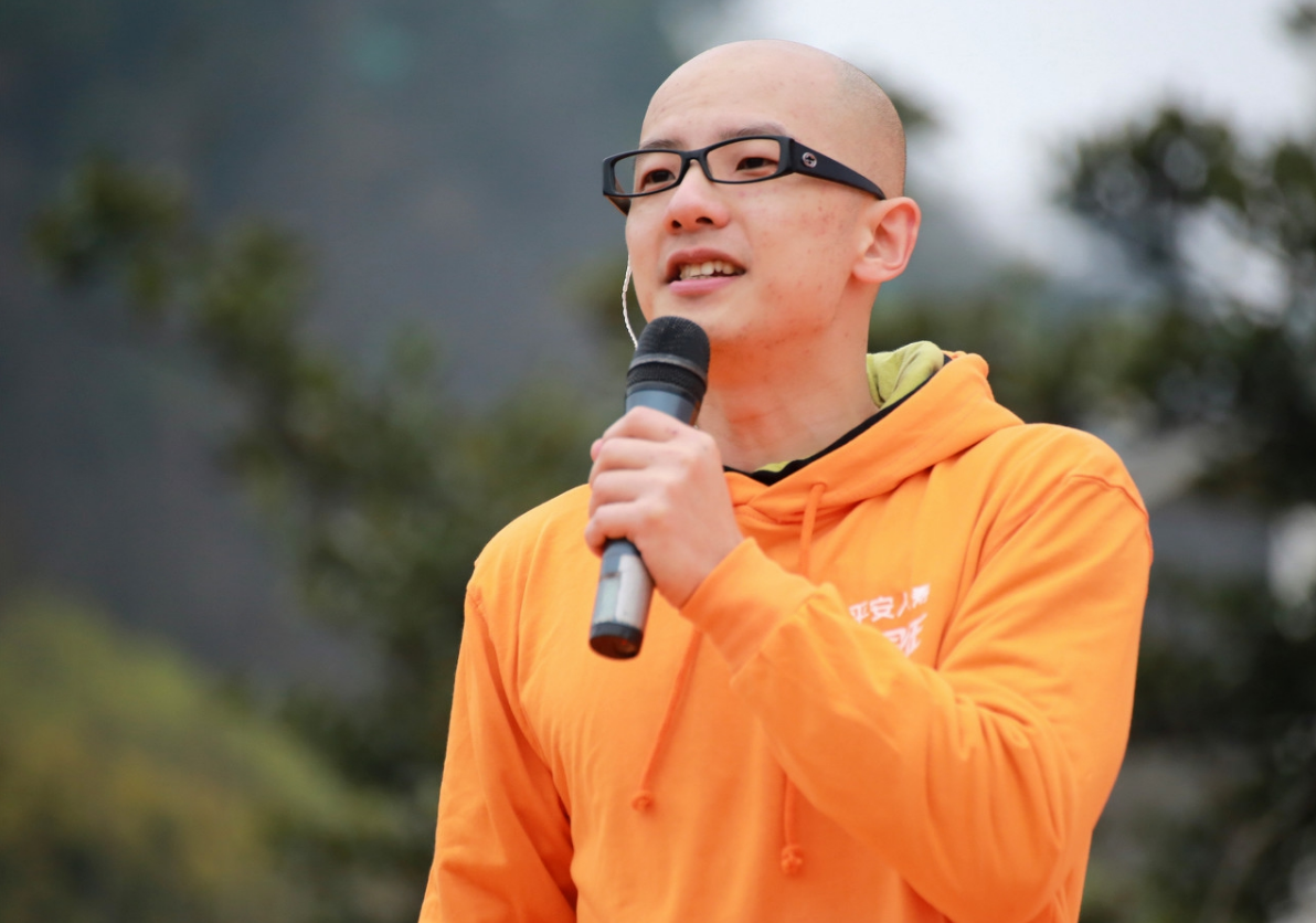 歌手平安:曾是"央视宠儿",5登春晚,隐婚生子,如今怎样了?