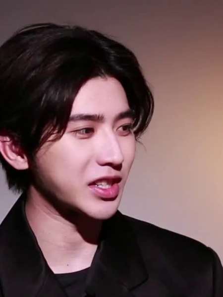 蔡徐坤遭遇恋情风波后首度发声:与c女士交往均属双方自愿-度小视