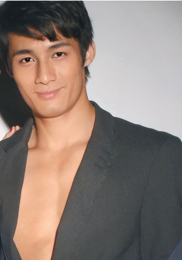 泡妞成习惯?tvb小生翟威廉认未玩够,曾扬言身边有不同国籍伴侣