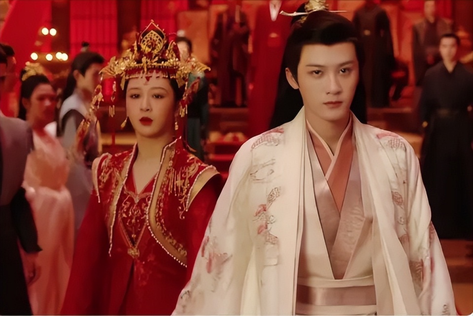 《长相思》原著:小夭与丰隆大婚前,她在龙骨狱外的礁石等的是谁