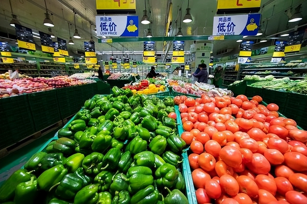 宁愿超市买"高价菜",也不买农村老人路边摆摊菜,为什么?