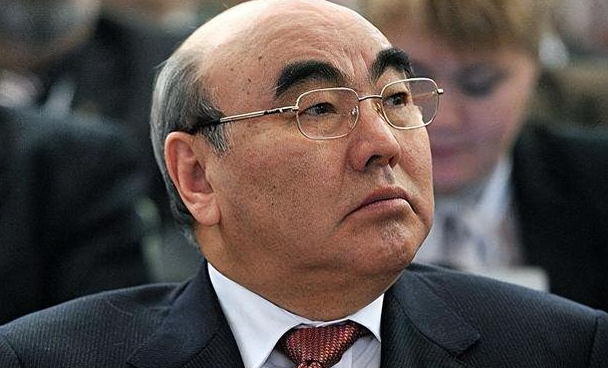 阿卡耶夫终于说出实话:美国人把我赶走,至今后悔不已