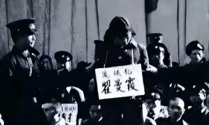 纪实:女流氓翟曼霞交往了18个男友,因穿着暴露,23岁被判死刑!