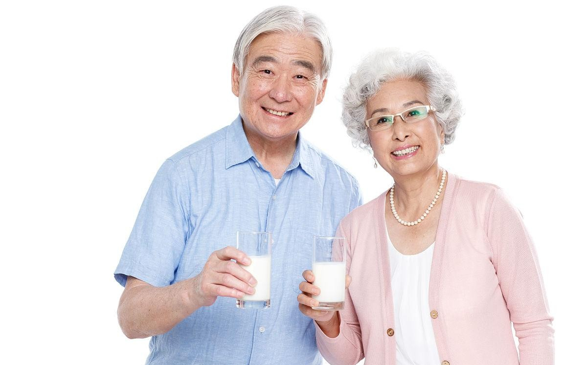 老人经常喝牛奶与不喝牛奶,体质上的差别大吗?
